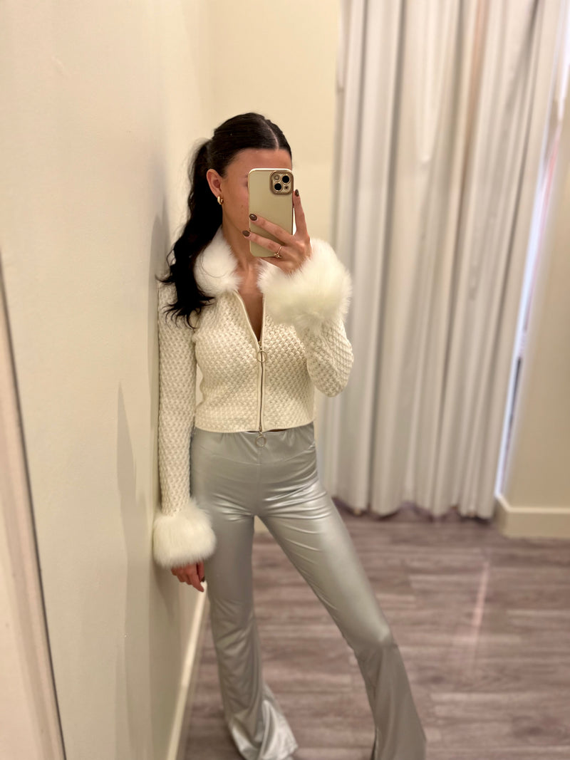 MU5183 white faux fur collar pebble knit zip up