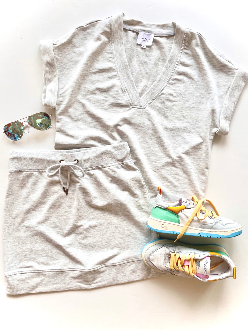 SU046 heather grey vneck pullover